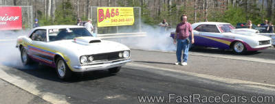 2 CAMAROS DOING BURNOUTS